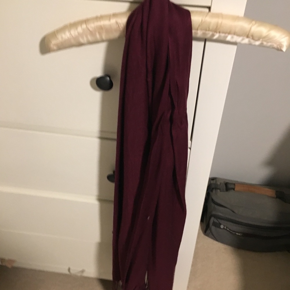 Maroon scarf